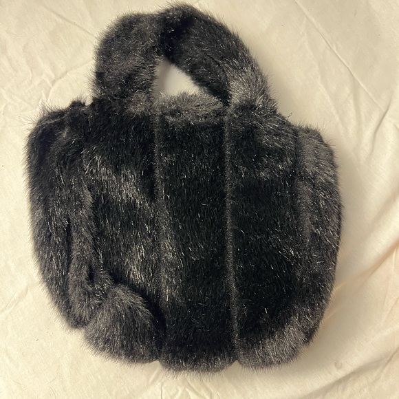 Elegant Black Faux Fur Shoulder Bag - Picture 3 of 6